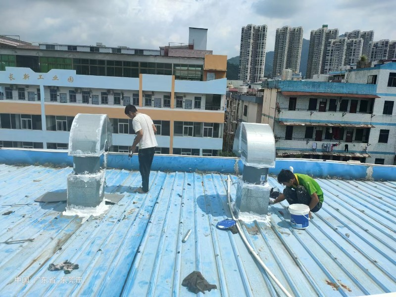 新密钢结构屋面涂料维修方法